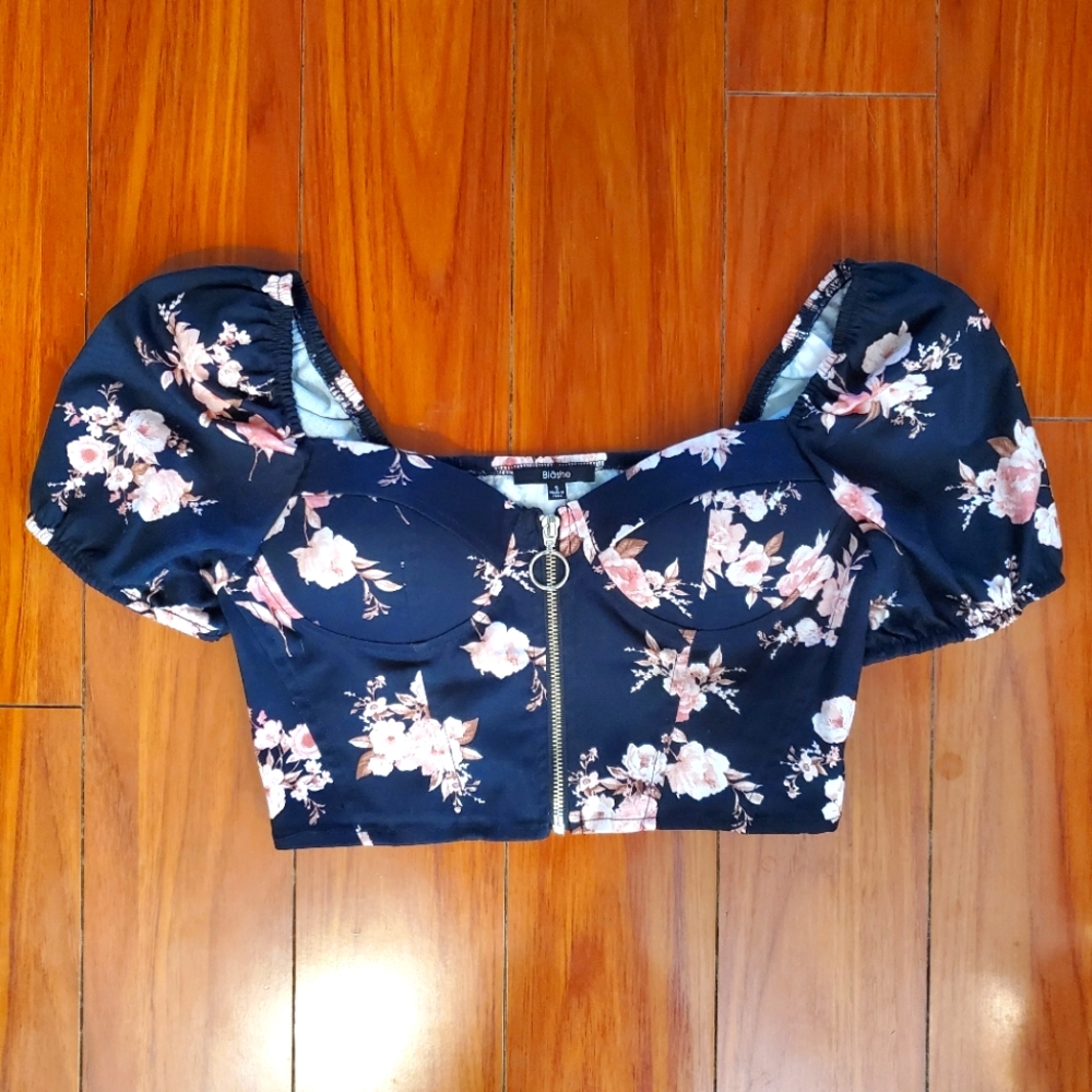 Black floral zipper crop top